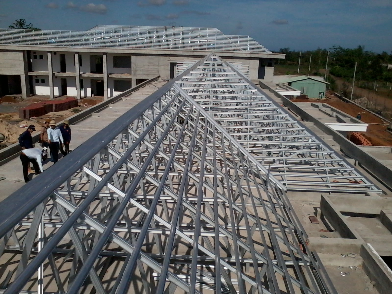 cau-tao-mai-ngoi-khung-thep