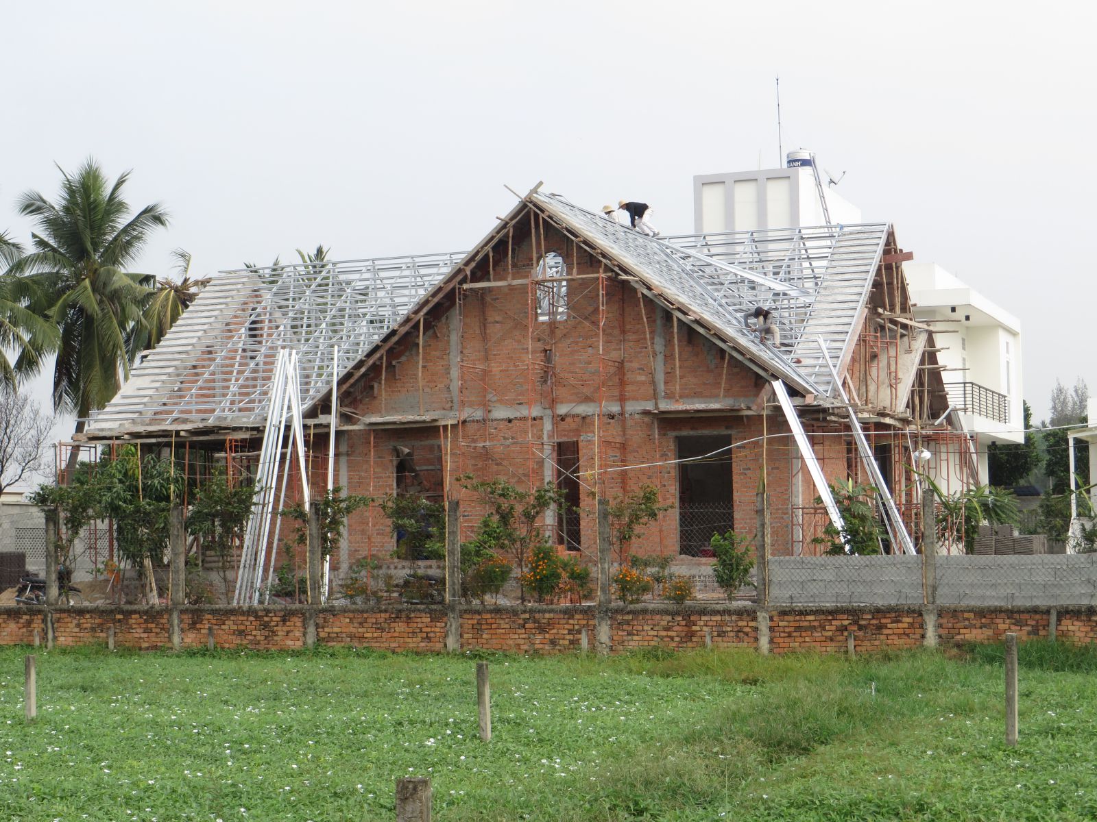 cau-tao-mai-ngoi-khung-thep