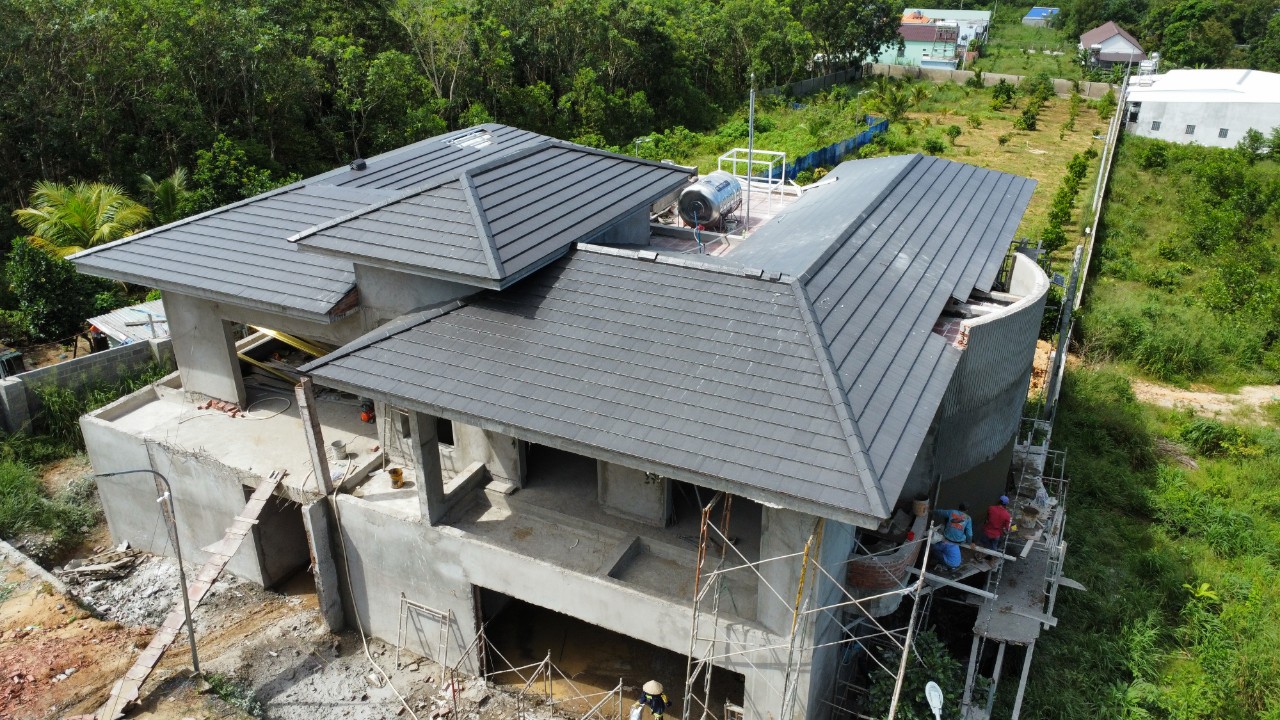 chi phí thi công mái ngói