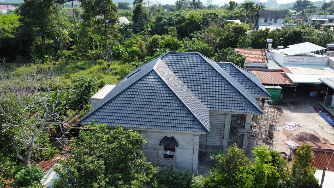 cơ sở chuyên thi công khung thép lợp ngói