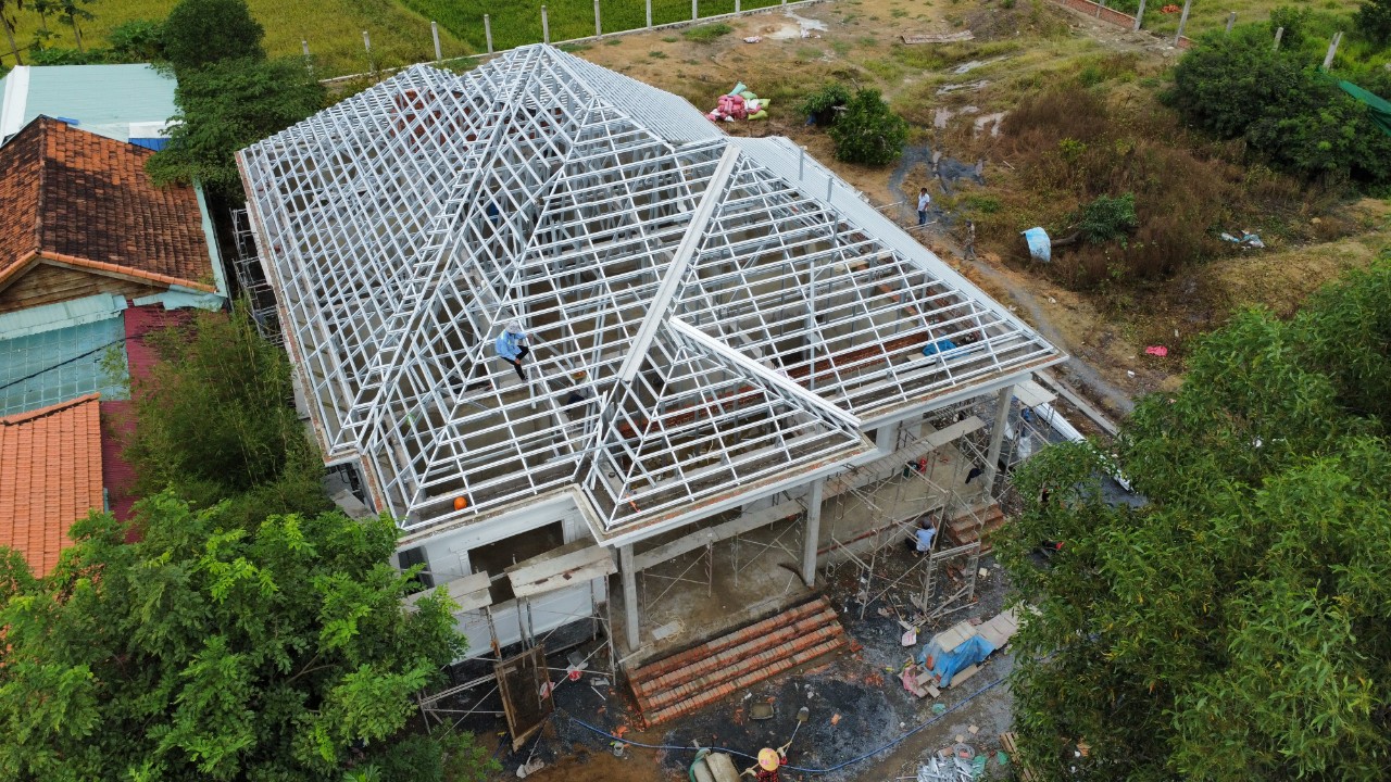 khung thép mái ngói giá rẻ