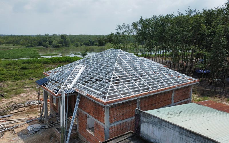 thi công khung thép mái ngói